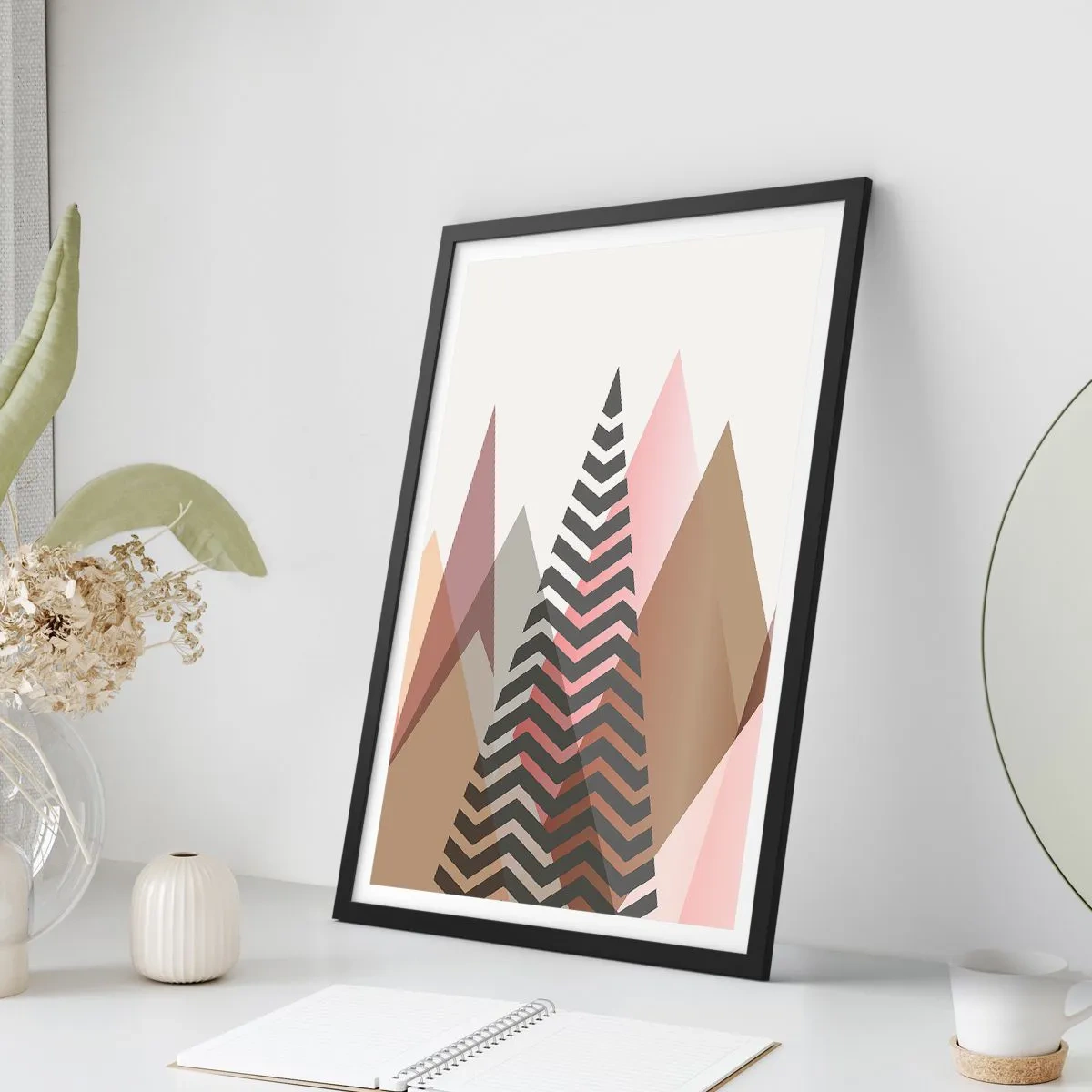 Poster in cornice nera - Montagne geometriche in tonalità pastello con effetto stratificato - 50x70cm - Vista piramidale - Decorazione murale moderna per soggiorno e camera da letto ARTTOR
