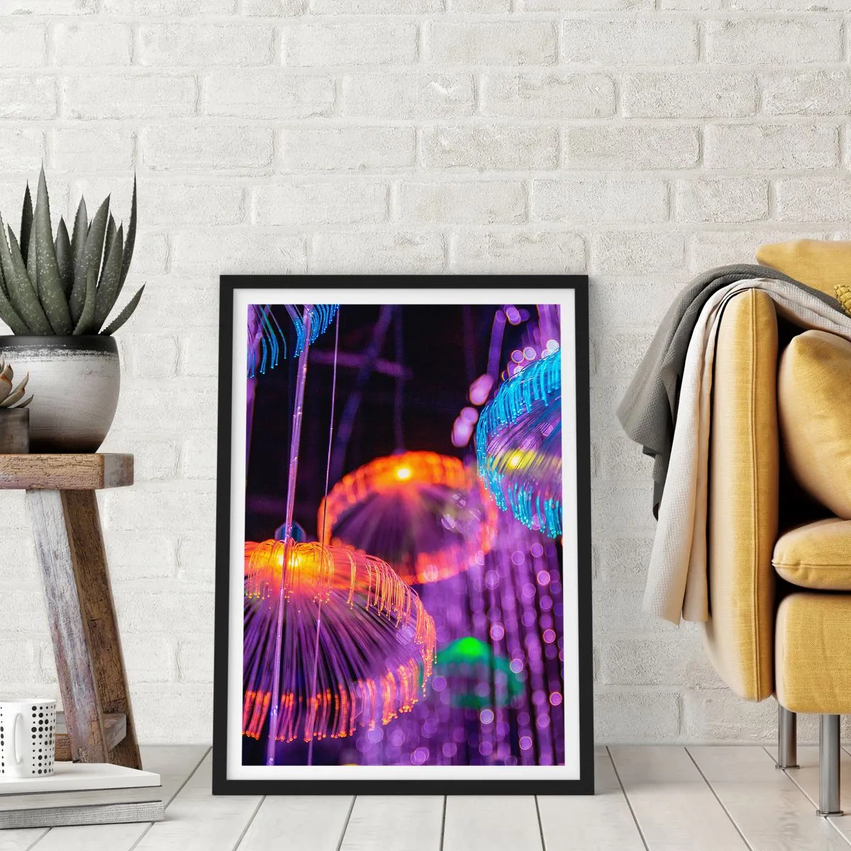 Poster in cornice nera - Meduse colorate e futuristiche illuminate al neon - 50x70cm - Fontane di luce - Decorazione murale moderna per soggiorno e camera da letto ARTTOR