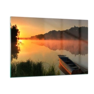 Quadro su vetro - Alba su un lago calmo con una barca sulla riva - 120x80cm - Alba sull'acqua, come uno specchio - Decorazione murale moderna per soggiorno e camera da letto ARTTOR