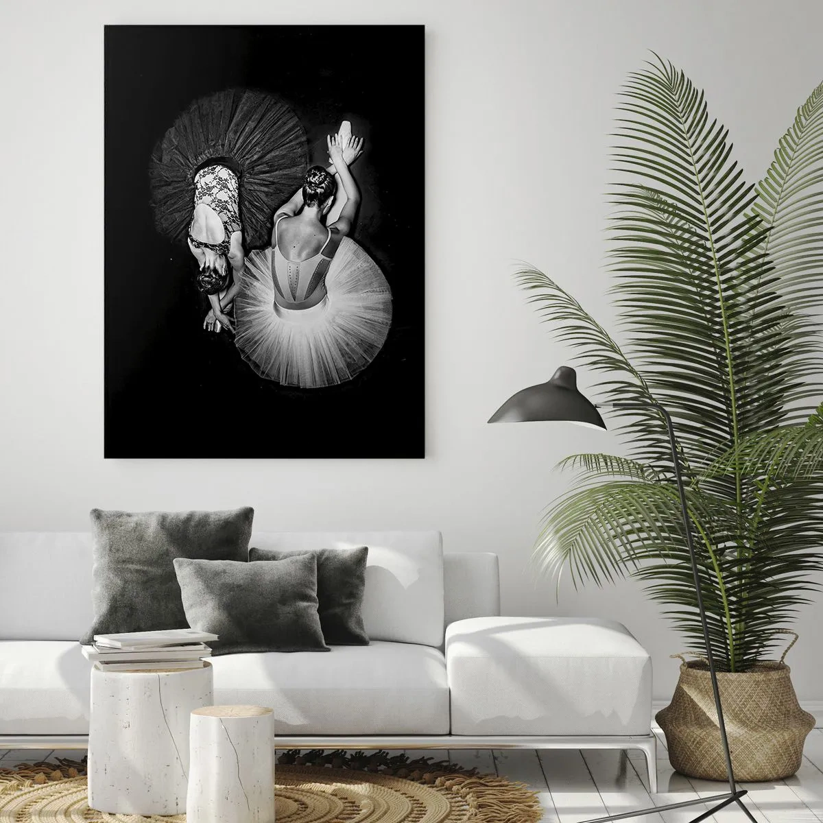 Quadro su vetro - Due ballerine in posa di riposo indossando tutù bianchi e neri - 50x70cm - Yin e yang - equilibrio ideale - Decorazione murale moderna per soggiorno e camera da letto ARTTOR