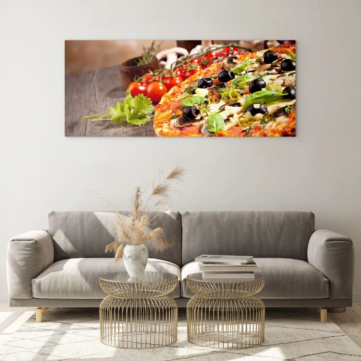 Quadro su vetro - Pizza con olive, basilico e ingredienti freschi su fondo in legno - 120x50cm - Con ingredienti tellurici - Decorazione murale moderna per soggiorno e camera da letto ARTTOR