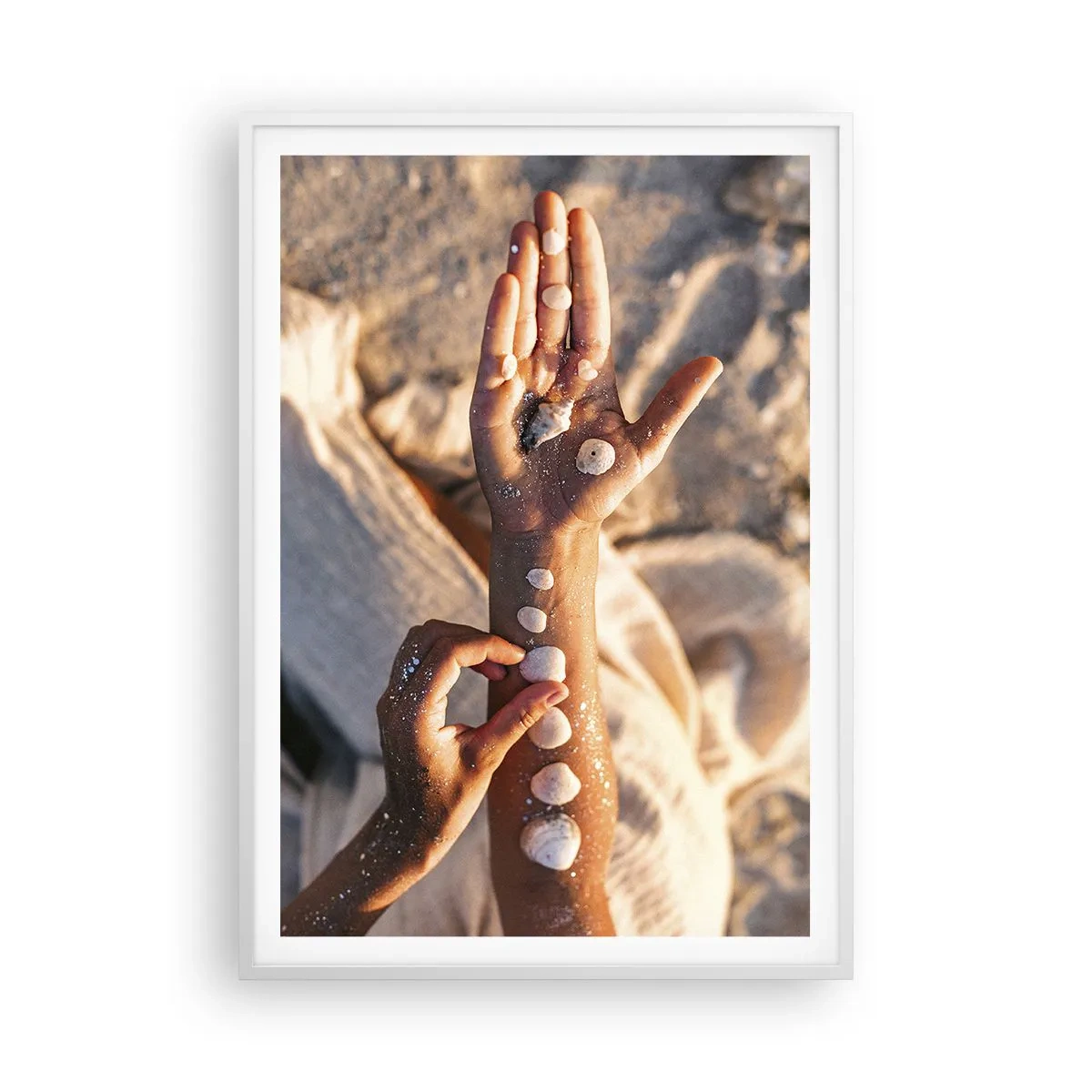 Poster in cornice bianca - La bellezza a portata di mano - 70x100 cm