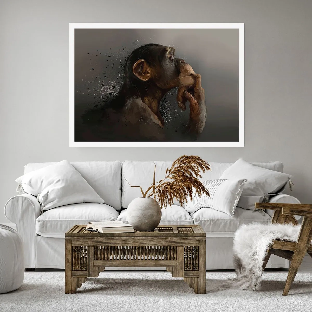 Poster - Ritratto di una scimmia in posa riflessiva su uno sfondo grigio - 100x70cm - Sicuramente un pensatore - Decorazione murale moderna per soggiorno e camera da letto ARTTOR