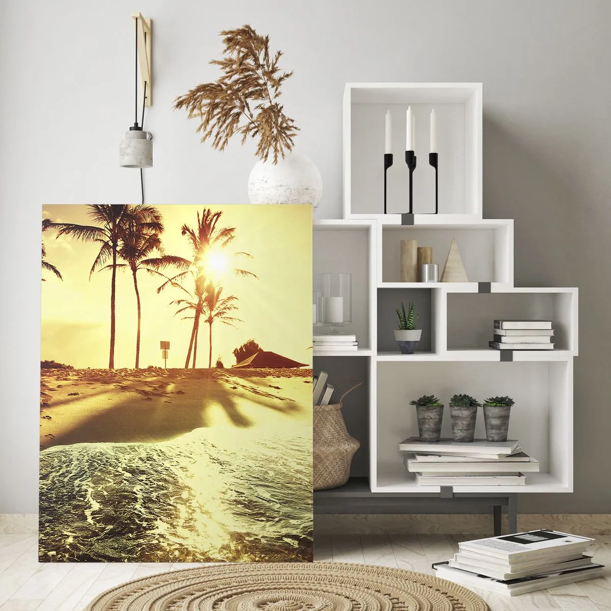 Quadro su vetro - Spiaggia dorata con palme al tramonto e mare calmo - 50x70cm - Pomeriggio in California - Decorazione murale moderna per soggiorno e camera da letto ARTTOR