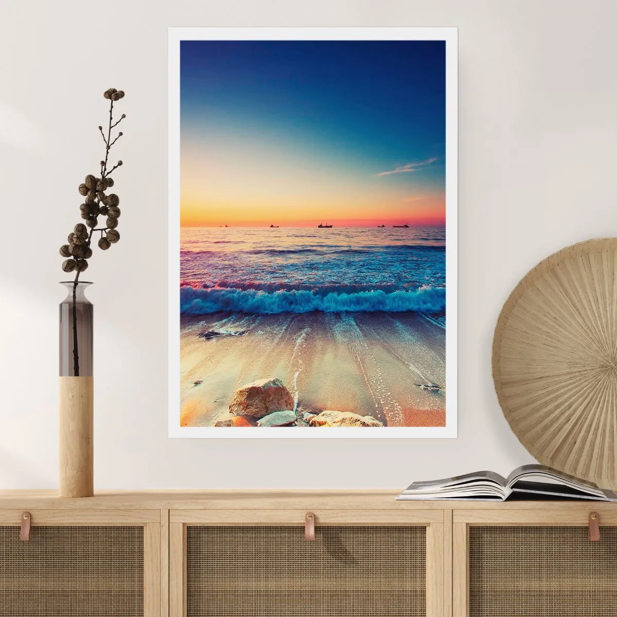 Poster - Tramonto sul mare con dolci onde sulla spiaggia - 50x70cm - Cosa c'è dietro l'orizzonte? - Decorazione murale moderna per soggiorno e camera da letto ARTTOR