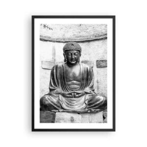 Poster in cornice nera - Una scultura di Buddha in posizione meditativa in toni monocromatici - 50x70cm - Alla fonte della pace - Decorazione murale moderna per soggiorno e camera da letto ARTTOR