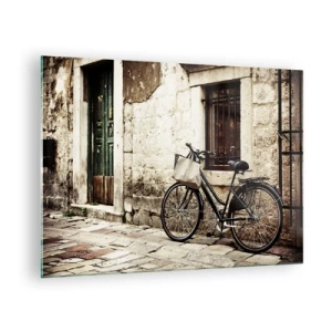 Quadro su vetro - Una bicicletta bianca e nera appoggiata a un vecchio condominio - 70x50cm - Ritorno al passato - Decorazione murale moderna per soggiorno e camera da letto ARTTOR