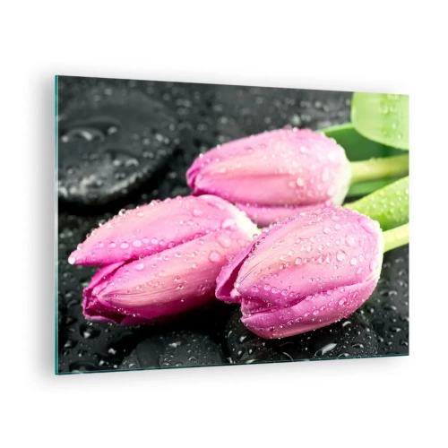 Quadro su vetro - Tre tulipani rosa ricoperti di gocce d'acqua su uno sfondo nero. - 70x50cm - Una terna lilla su pietra nera - Decorazione murale moderna per soggiorno e camera da letto ARTTOR