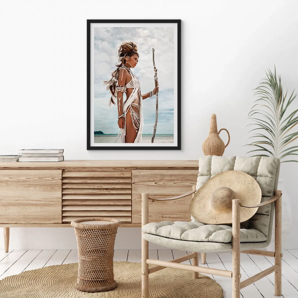 Poster in cornice nera - Figura stilizzata di una donna in un ambiente tropicale - 50x70cm - La regina dei tropici - Decorazione murale moderna per soggiorno e camera da letto ARTTOR