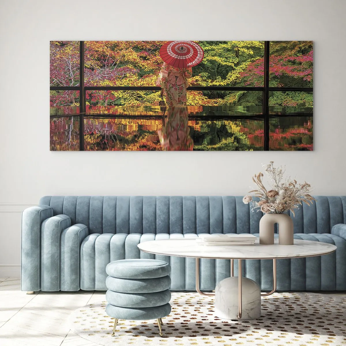 Quadro su vetro - Una donna in kimono con un ombrello sullo sfondo di un paesaggio autunnale. - 160x50cm - Nel tempio della natura - Decorazione murale moderna per soggiorno e camera da letto ARTTOR
