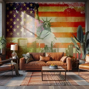Fotomurali Premium Sand - La Statua della Libertà e la bandiera degli Stati Uniti in stile artistico - 100x70cm - Viva l'America! - Decorazione murale moderna per soggiorno e camera da letto ARTTOR