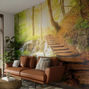 Fotomurali Premium Canvas - Sentiero nel bosco con scale in legno vicino alla cascata - 100x70cm - Bramata freschezza - Decorazione murale moderna per soggiorno e camera da letto ARTTOR