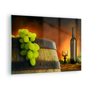Quadro su vetro - Uva su una botte in un ambiente rustico con vino sullo sfondo - 70x50cm - Natura morta con bottiglia di vino e acini d'uva - Decorazione murale moderna per soggiorno e camera da letto ARTTOR
