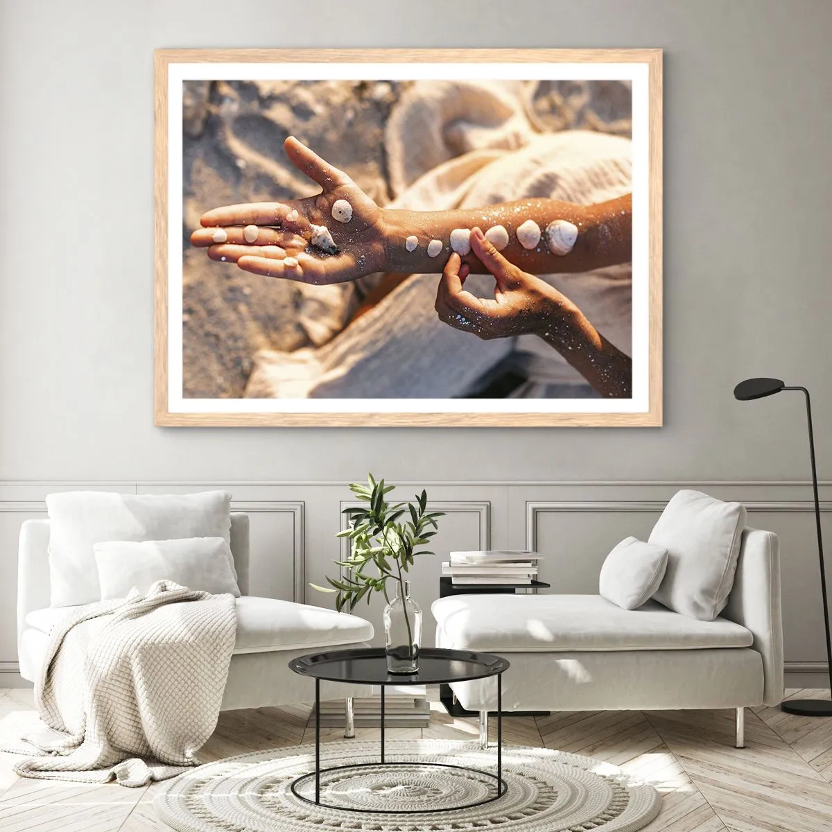 Poster in cornice rovere chiaro - La bellezza a portata di mano - 100x70 cm
