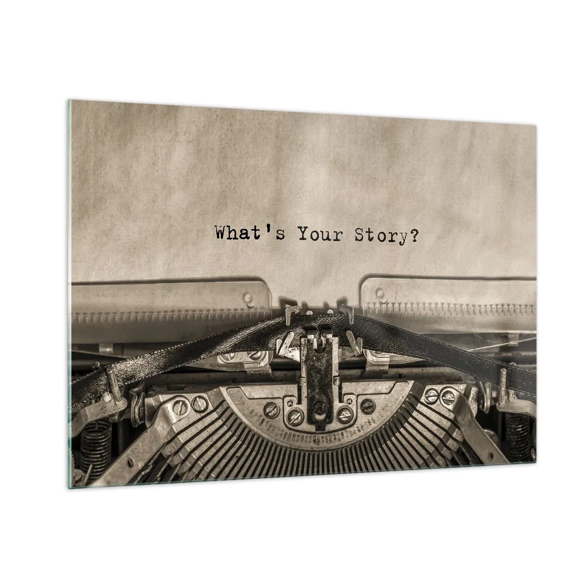 Quadro su vetro - Primo piano di una macchina da scrivere con il testo "Qual è la tua storia?" - 100x70cm - Rispondimi - Decorazione murale moderna per soggiorno e camera da letto ARTTOR