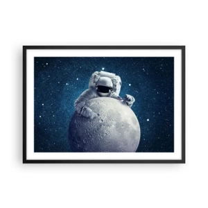 Poster in cornice nera - Astronauta che tiene la luna contro un cielo stellato - 70x50cm - Burlone spaziale - Decorazione murale moderna per soggiorno e camera da letto ARTTOR