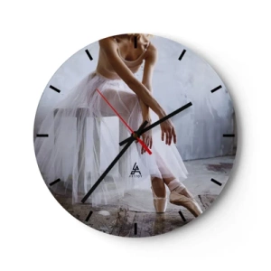 Orologio da parete - Orologio in Vetro - Una ballerina in abito bianco che si prepara a ballare - 30x30cm - Prima che si accendano le luci del palco - Decorazione murale moderna per soggiorno, cucina e camera da letto ARTTOR