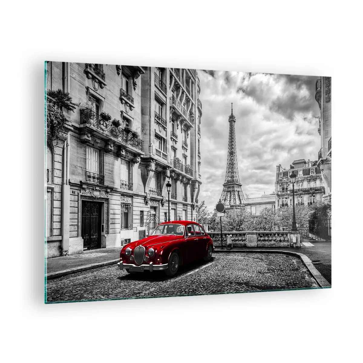 Quadro su vetro - Auto rossa davanti alla Torre Eiffel nella Parigi in bianco e nero - 70x50cm - Predatore in città - Decorazione murale moderna per soggiorno e camera da letto ARTTOR
