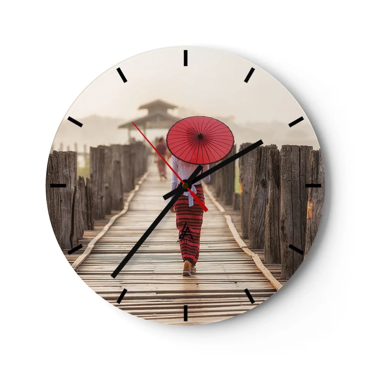 Orologio da parete - Orologio in Vetro - Una donna con un ombrello rosso su un ponte di legno - 30x30cm - Sul vecchio ponte - Decorazione murale moderna per soggiorno, cucina e camera da letto ARTTOR