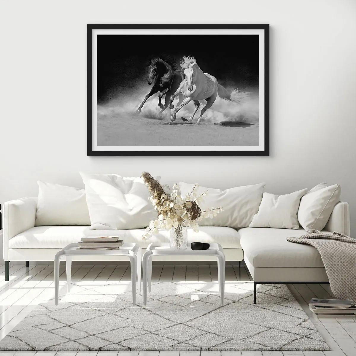 Poster in cornice nera - Cavalli in corsa in bianco e nero - 70x50cm - Il galoppo della libertà - Decorazione murale moderna per soggiorno e camera da letto ARTTOR