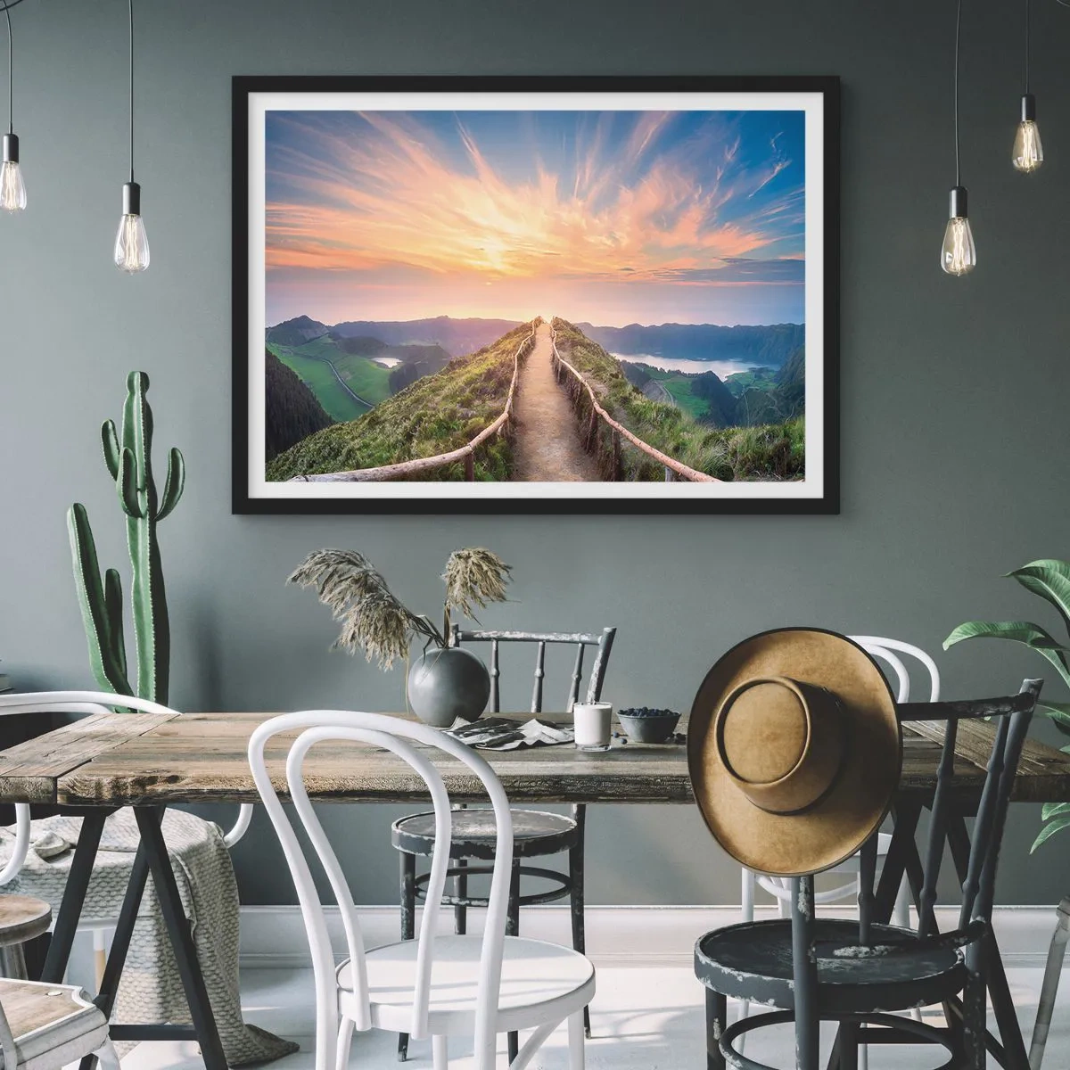 Poster in cornice nera - Un pittoresco sentiero su una collina con vista sul tramonto - 70x50cm - Vicino al cielo - Decorazione murale moderna per soggiorno e camera da letto ARTTOR