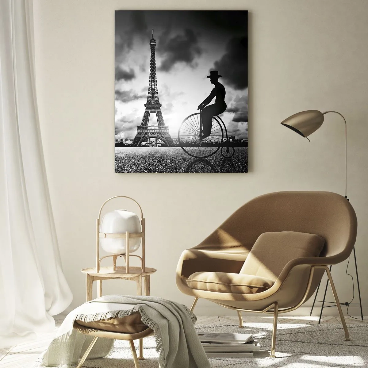 Quadro su vetro - Immagine in bianco e nero di una bicicletta retrò con la Torre Eiffel sullo sfondo - 70x100cm - Nostalgia della Belle Epoque - Decorazione murale moderna per soggiorno e camera da letto ARTTOR