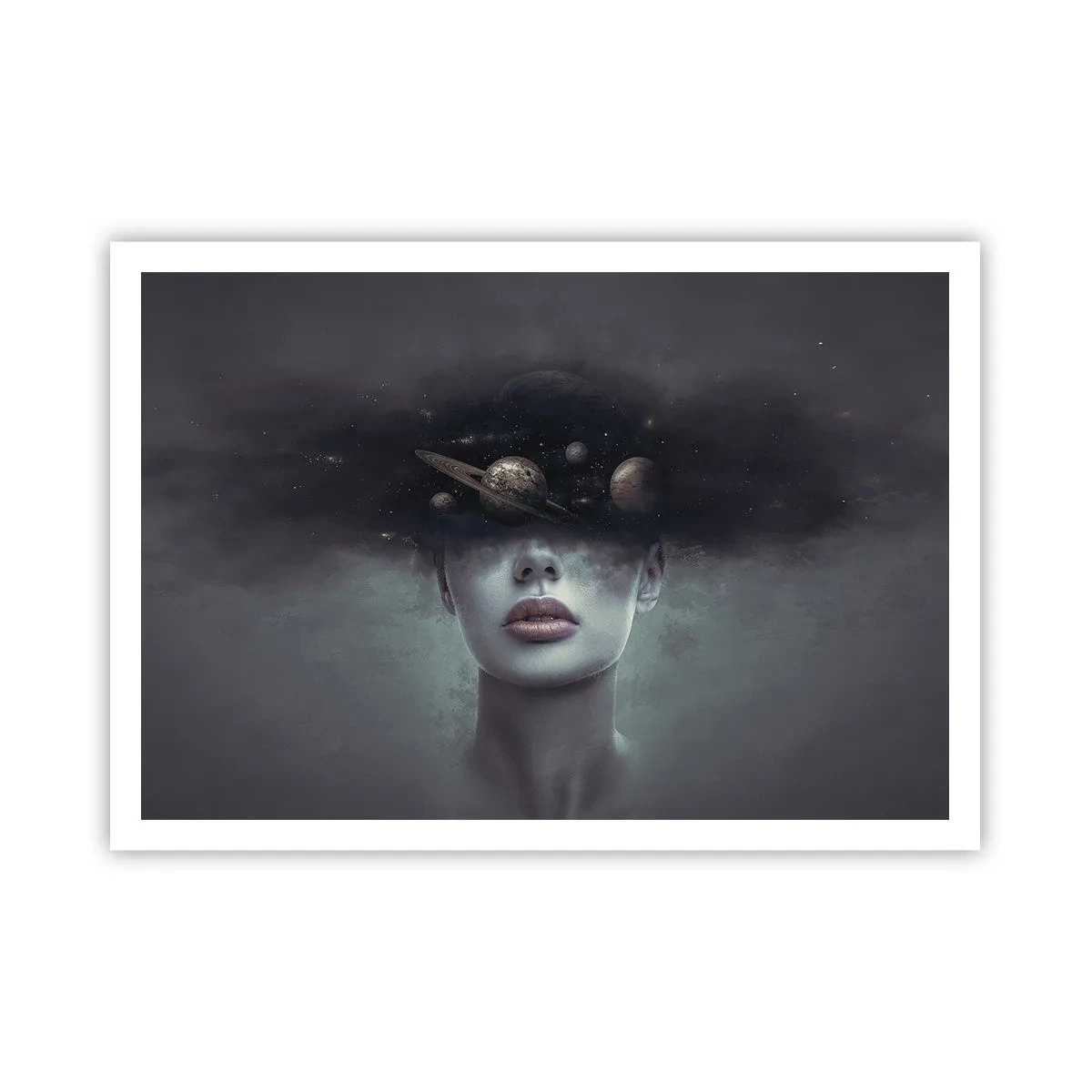 Poster - Volto di donna con un pianeta e un motivo spaziale sullo sfondo - 100x70cm - E i pianeti folleggiano... - Decorazione murale moderna per soggiorno e camera da letto ARTTOR