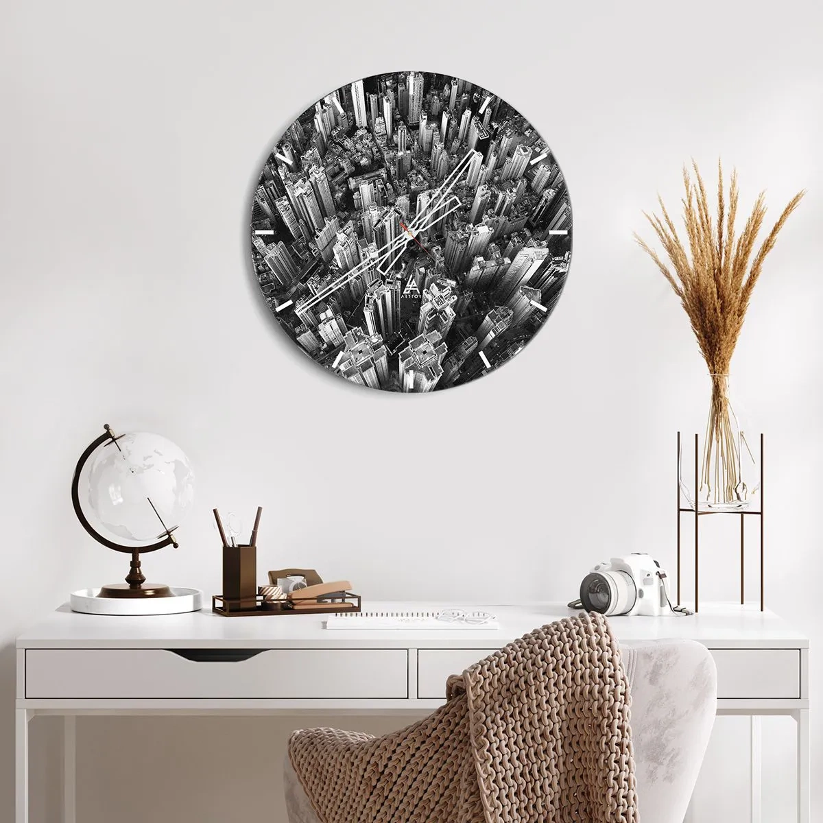 Orologio da parete - Orologio in Vetro - Una vista a volo d'uccello della città in bianco e nero - 30x30cm - Ancora più in alto - Decorazione murale moderna per soggiorno, cucina e camera da letto ARTTOR