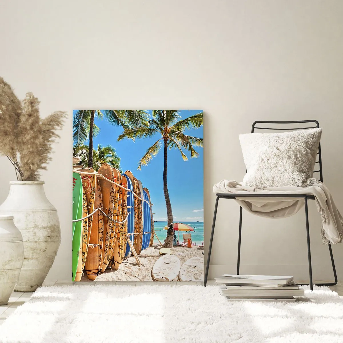 Quadro su vetro - Tavole da surf su una spiaggia con palme - 80x120cm - Divertimento sotto il sole - Decorazione murale moderna per soggiorno e camera da letto ARTTOR