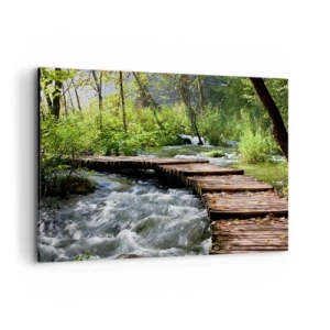 Quadro su tela - Stampe su Tela - Un ponte di legno sopra un ruscello impetuoso, circondato dal verde della foresta. - 100x70cm - Sulla cascata spumeggiante - Decorazione murale moderna per soggiorno e camera da letto ARTTOR