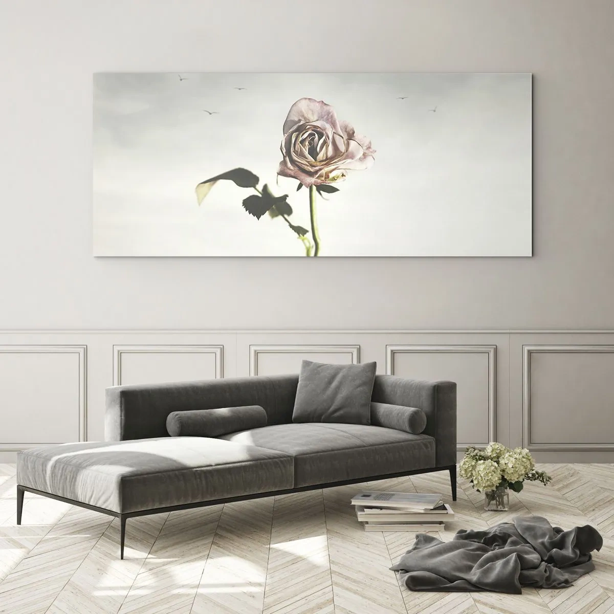 Quadro su vetro - Una rosa delicata contro un cielo luminoso con uccelli che volano - 160x50cm - Il benvenuto alla primavera - Decorazione murale moderna per soggiorno e camera da letto ARTTOR