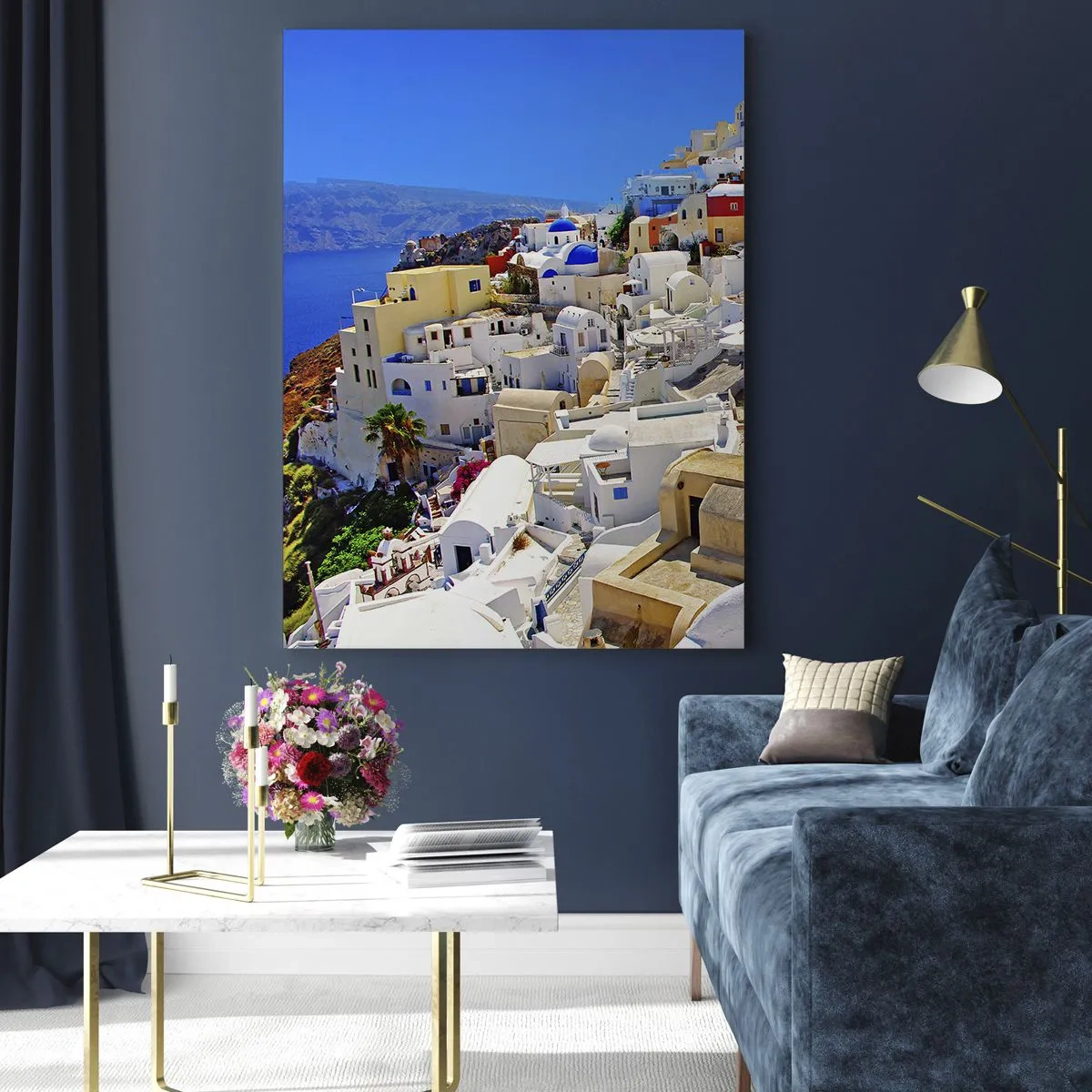 Quadro su vetro - Panorama di Santorini con case bianche e cielo azzurro - 70x100cm - Sogno di un'estate greca - Decorazione murale moderna per soggiorno e camera da letto ARTTOR