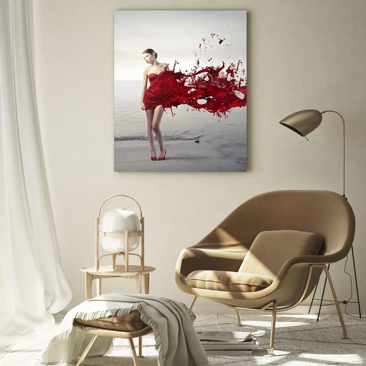 Quadro su vetro - La figura di una donna in abito rosso sullo sfondo del mare - 50x70cm - Appassionata come lo scarlatto - Decorazione murale moderna per soggiorno e camera da letto ARTTOR