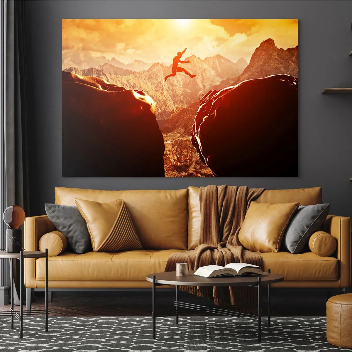 Quadro su vetro - Saltare un abisso in un paesaggio montano al tramonto - 100x70cm - Superare i confini - Decorazione murale moderna per soggiorno e camera da letto ARTTOR