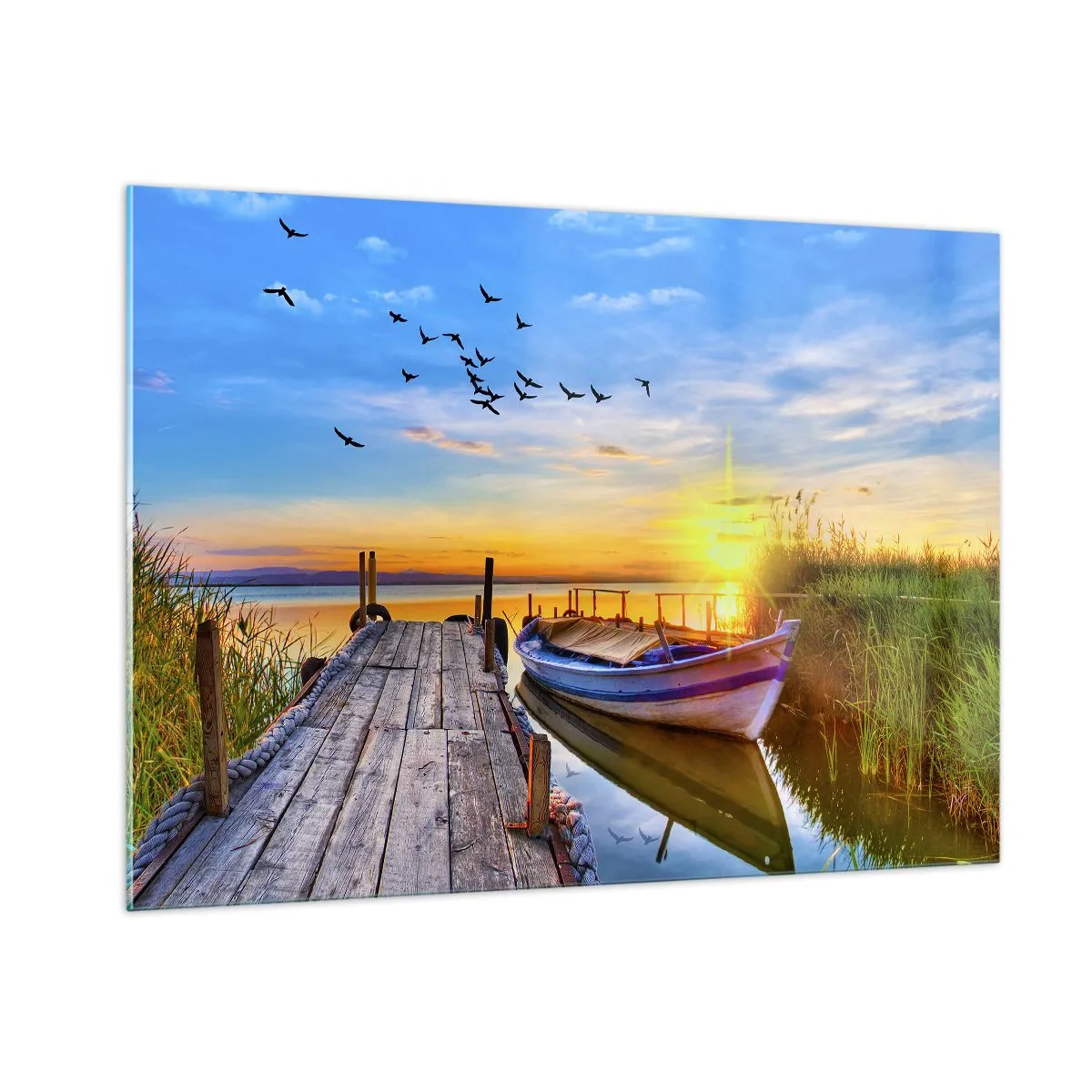 Quadro su vetro - Molo di legno su un lago con una barca all'alba - 100x70cm - A domani - Decorazione murale moderna per soggiorno e camera da letto ARTTOR