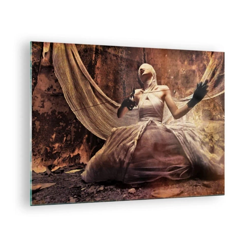 Quadro su vetro - Figura di donna in un ambiente artistico con tessuti - 70x50cm - La dea del destino - Decorazione murale moderna per soggiorno e camera da letto ARTTOR