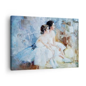 Quadro su tela - Stampe su Tela - Due ballerine in abiti bianchi si rilassano su uno sfondo pastello. - 70x50cm - Il riposo dei giovani cigni - Decorazione murale moderna per soggiorno e camera da letto ARTTOR
