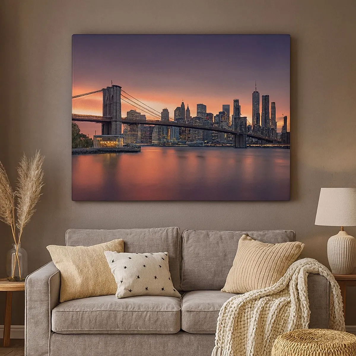 Quadro su tela - Stampe su Tela - Panorama notturno della città con un ponte e un cielo illuminato - 70x50cm - Immersa nel silenzio lilla - Decorazione murale moderna per soggiorno e camera da letto ARTTOR