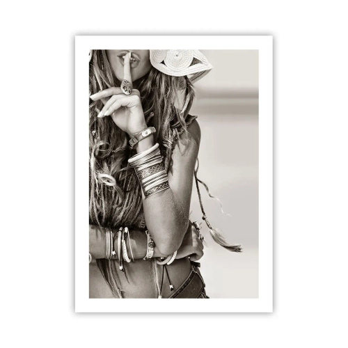 Poster - Donna elegante con gioielli che fa un gesto di silenzio - 50x70cm - Come una ragazza - Decorazione murale moderna per soggiorno e camera da letto ARTTOR