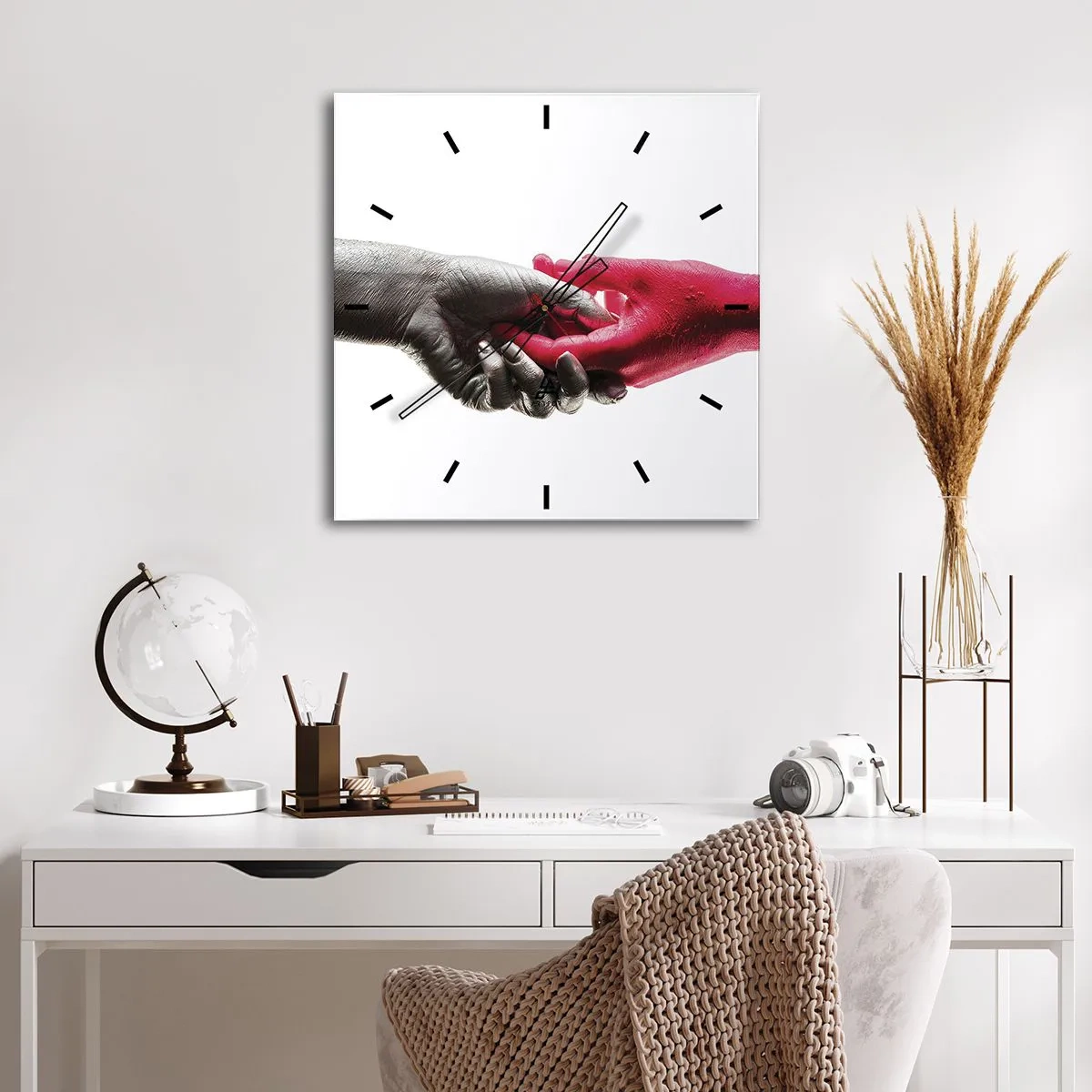 Orologio da parete - Orologio in Vetro - Mani simboliche in argento e rosso - 30x30cm - Insieme, sebbene diversi - Decorazione murale moderna per soggiorno e camera da letto ARTTOR