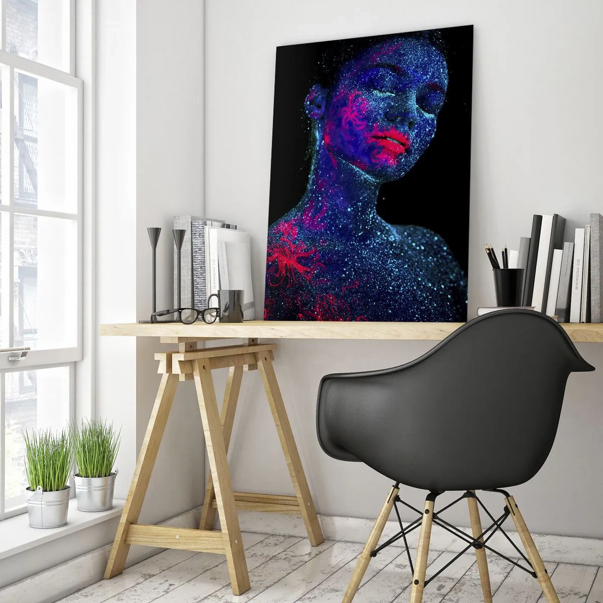 Quadro su vetro - Ritratto di una donna in colori neon su sfondo nero - 80x120cm - Nella polvere di stelle - Decorazione murale moderna per soggiorno e camera da letto ARTTOR