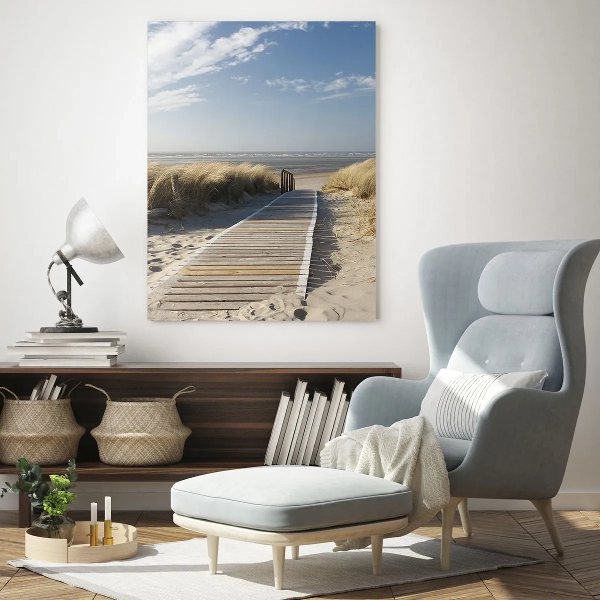 Quadro su vetro - Un sentiero di legno conduce attraverso le dune fino al mare calmo - 70x100cm - Dopo la duna, nel fruscio dell'erba - Decorazione murale moderna per soggiorno e camera da letto ARTTOR