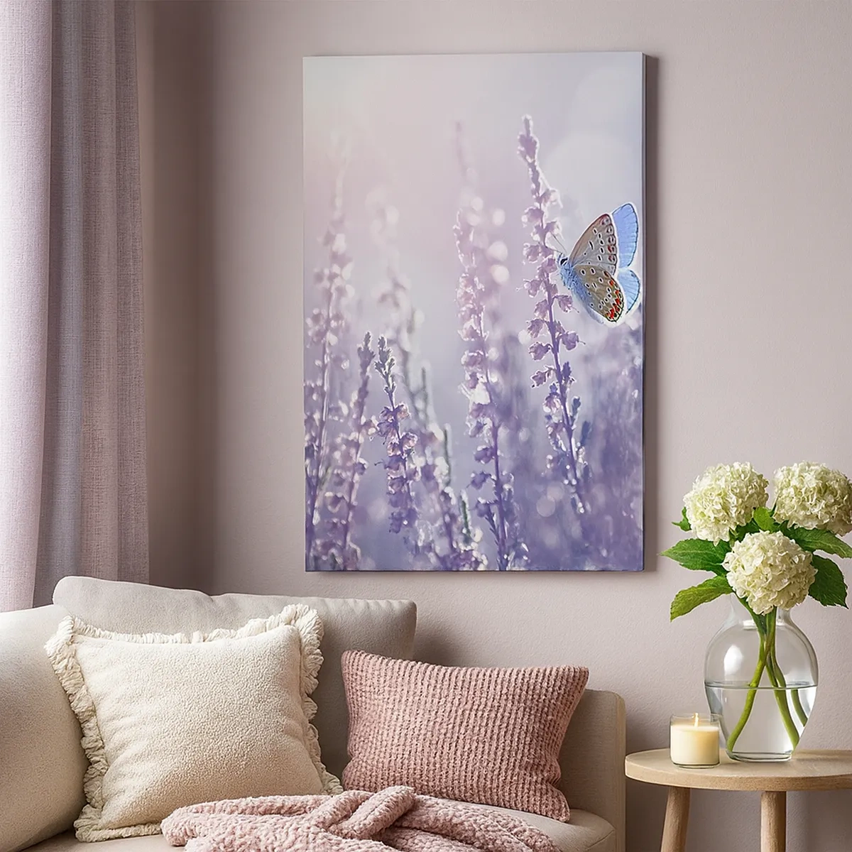 Quadro su tela - Stampe su Tela - Una farfalla sulla lavanda in fiore nella luce del mattino - 50x70cm - Il bacio della farfalla - Decorazione murale moderna per soggiorno e camera da letto ARTTOR