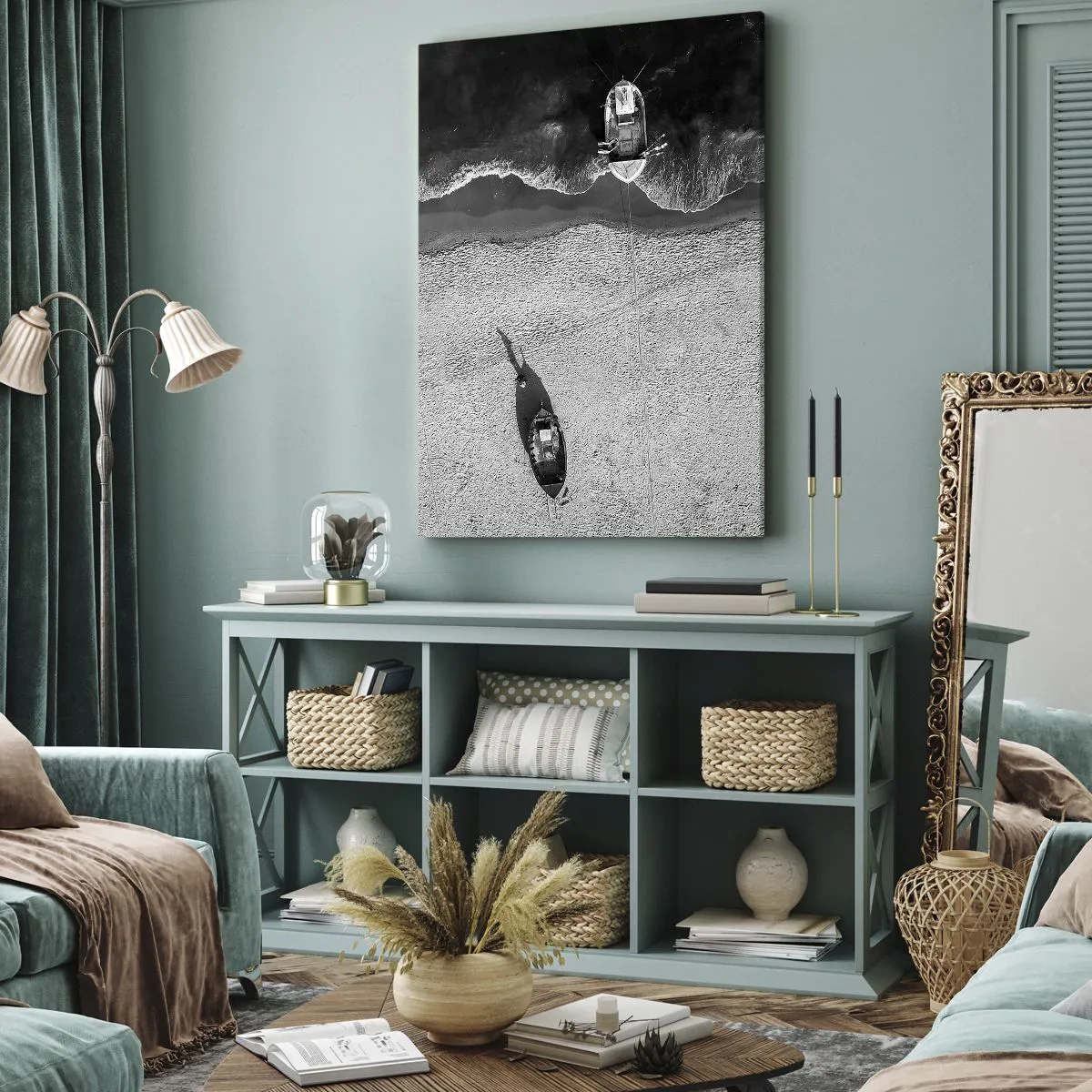 Quadro su tela - Stampe su Tela - Vista aerea in bianco e nero delle barche sulla spiaggia - 80x120cm - Ancora sulla riva... - Decorazione murale moderna per soggiorno e camera da letto ARTTOR