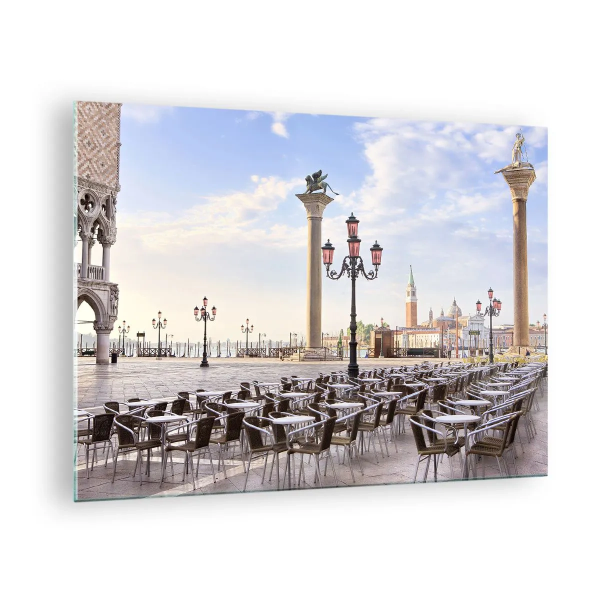 Quadro su vetro - Una piazza con colonne e file di sedie a Venezia - 70x50cm - Venite a tavola - Decorazione murale moderna per soggiorno e camera da letto ARTTOR