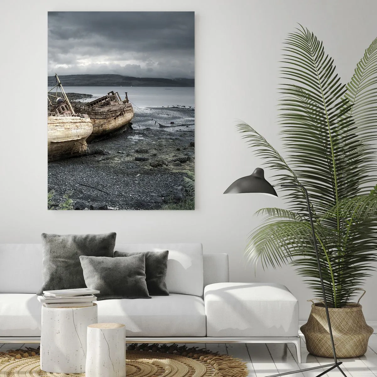 Quadro su vetro - Barche abbandonate sulla riva in una scena piovosa - 70x100cm - Segno delle fatiche degnamente sostenute - Decorazione murale moderna per soggiorno e camera da letto ARTTOR