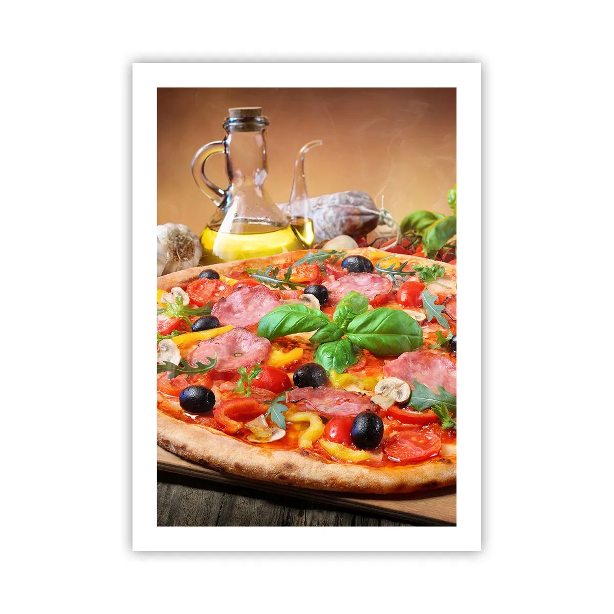 Poster - Pizza appetitosa con olive ed erbe aromatiche su un tavolo di legno - 50x70cm - Con gusto veramente italiano - Decorazione murale moderna per soggiorno e camera da letto ARTTOR