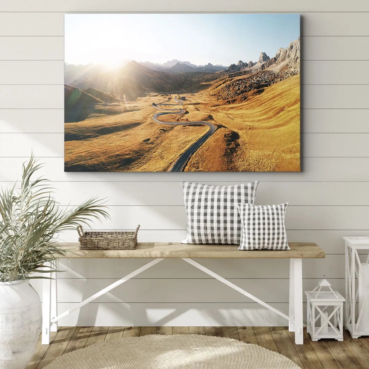 Quadro su tela - Stampe su Tela - Una strada tortuosa tra le montagne illuminata dal sole al tramonto - 70x50cm - Nella valle dorata - Decorazione murale moderna per soggiorno e camera da letto ARTTOR