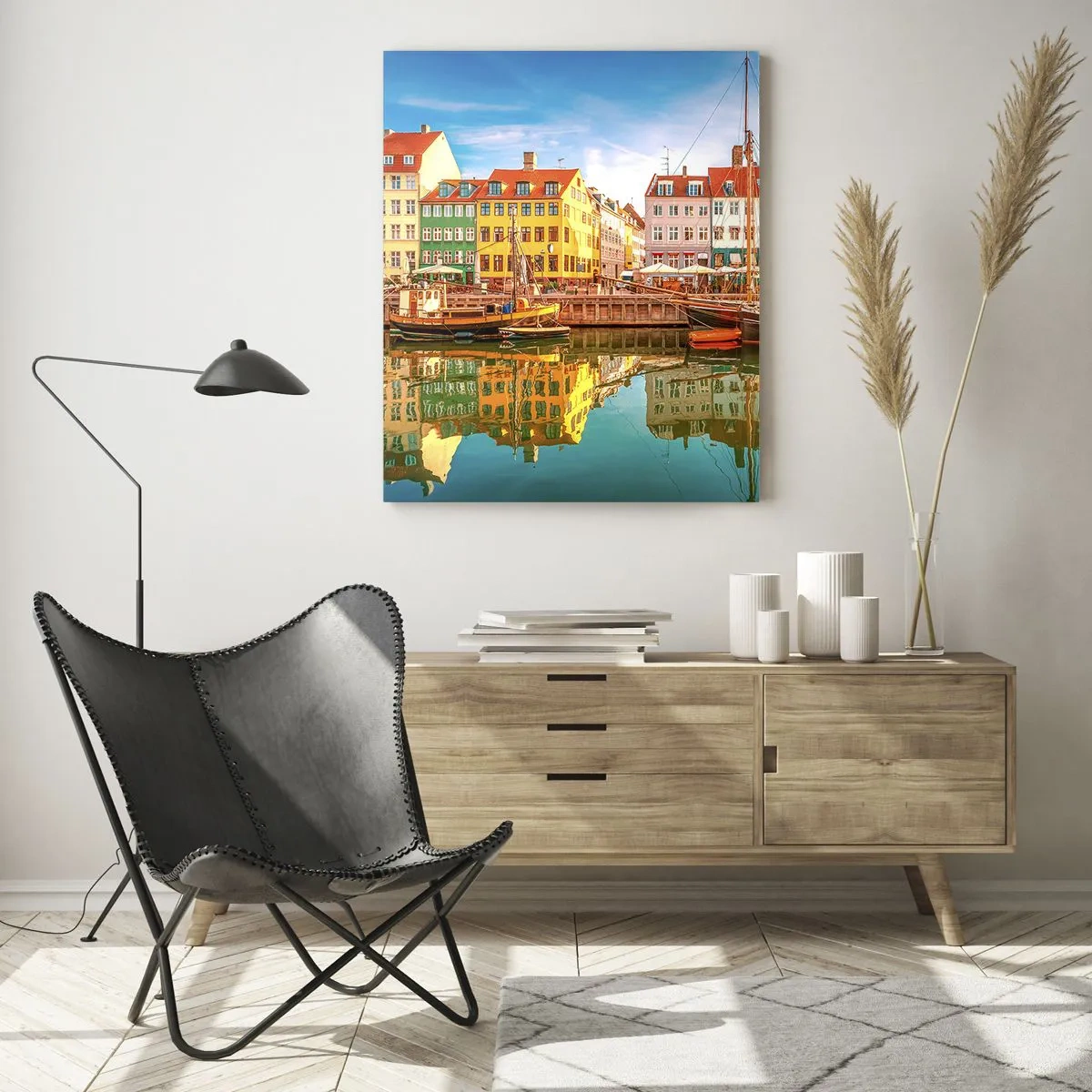 Quadro su vetro - Case colorate sul canale con riflessi nell'acqua - 50x70cm - Sull'acqua liscia come uno specchio - Decorazione murale moderna per soggiorno e camera da letto ARTTOR