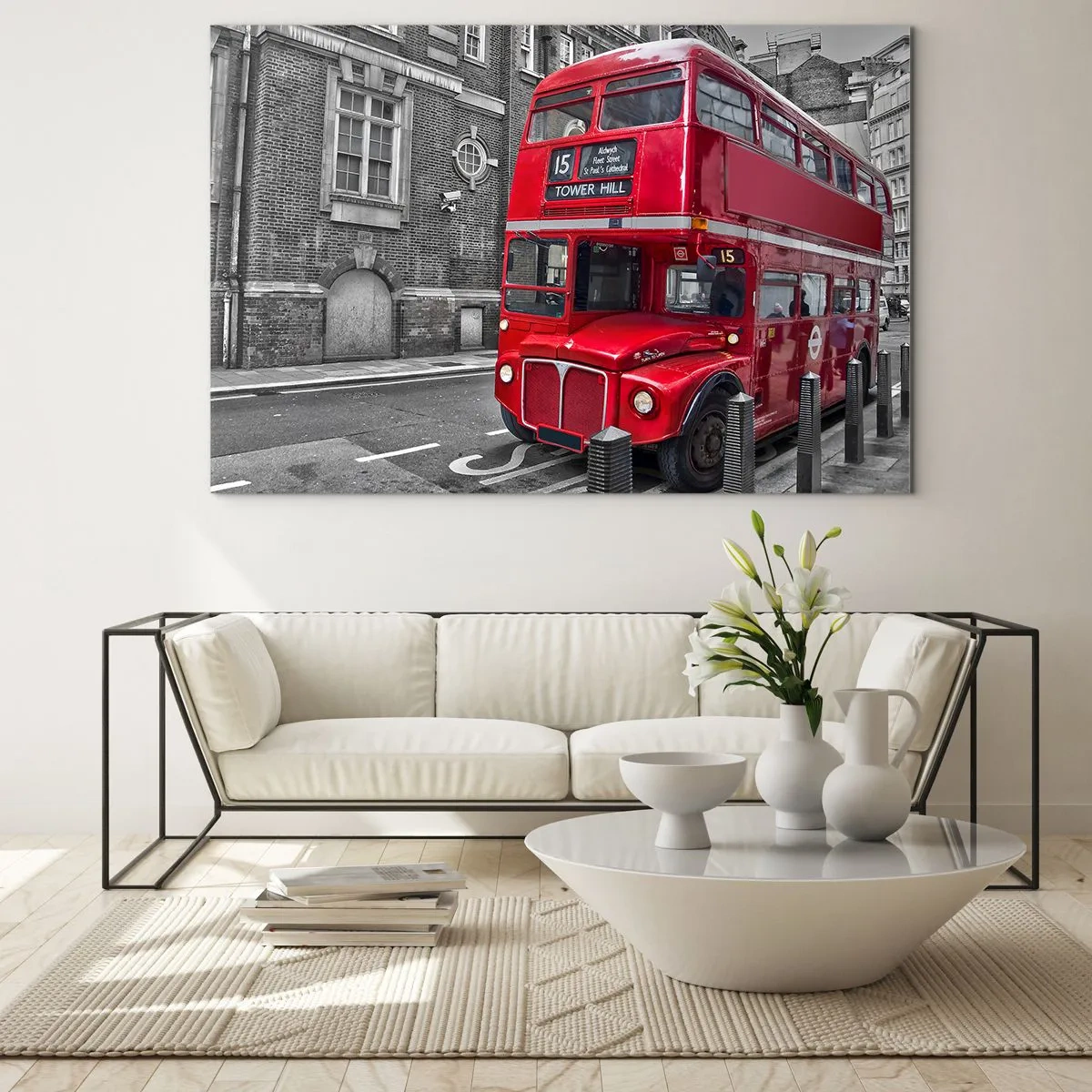 Quadro su vetro - Un autobus rosso di Londra su uno sfondo di strada bianco e nero - 120x80cm - Sempre lo stesso - Decorazione murale moderna per soggiorno e camera da letto ARTTOR